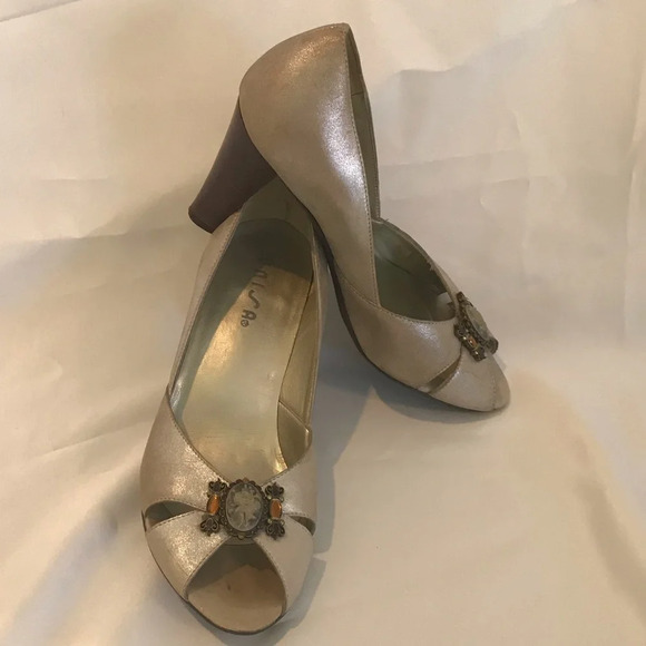 Unisa metallic taupe peep toe size 8.5 - Picture 2 of 6